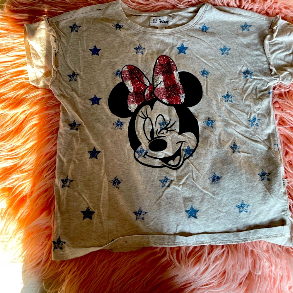 GAP x Disney Minnie tee-size 8, sequin bow, side slits